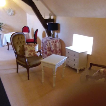Le Moulin De Meral Montsurs ภายนอก รูปภาพ