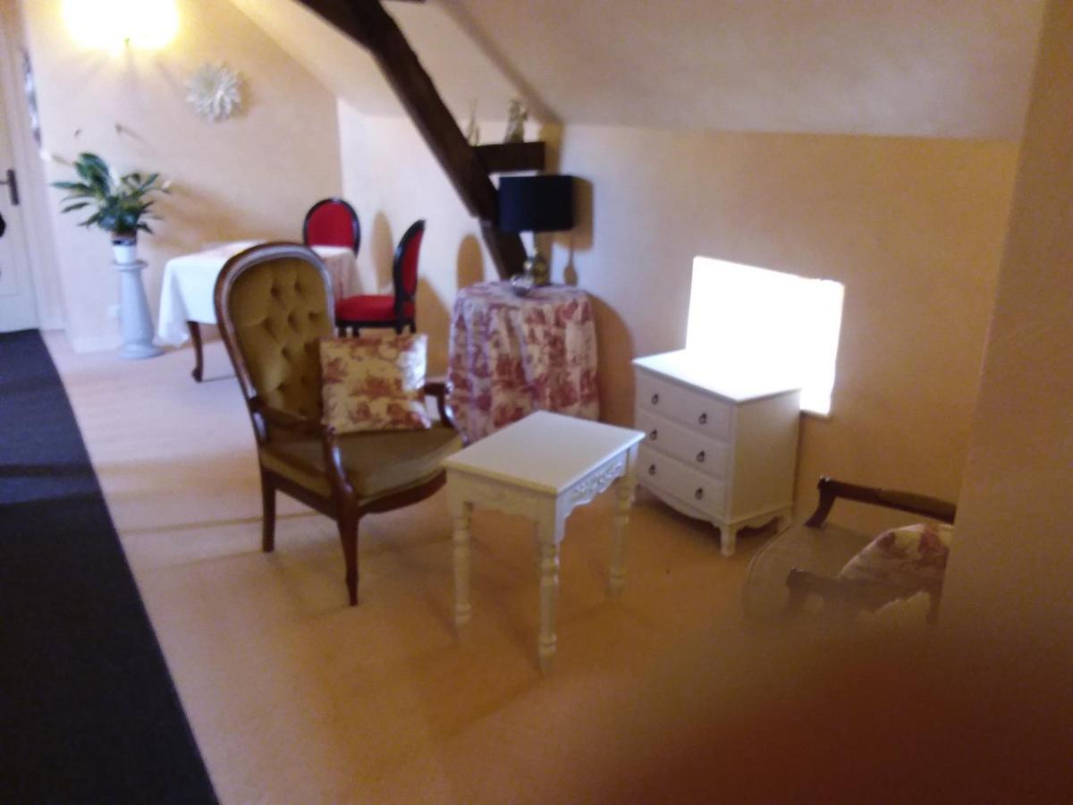 Le Moulin De Meral Montsurs ภายนอก รูปภาพ